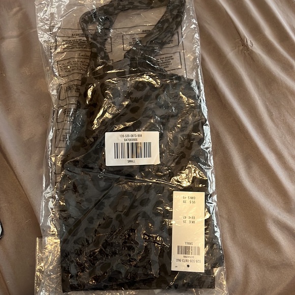 Fitted black printed crop top - Picture 2 of 3